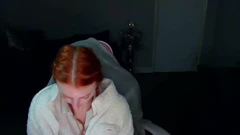 Snapshot of red_firesquirt chatting on February 4, 10:55 pm Red -  online show from February 4, 10:55 pm