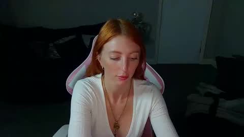 Snapshot of red_firesquirt chatting on October 8, 9:32 pm Red -  online show from October 8, 9:32 pm