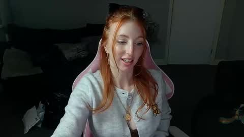 Snapshot of red_firesquirt chatting on January 20, 4:01 pm Red -  online show from January 20, 4:01 pm