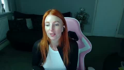 Snapshot of red_firesquirt chatting on January 27, 3:39 pm Red -  online show from January 27, 3:39 pm