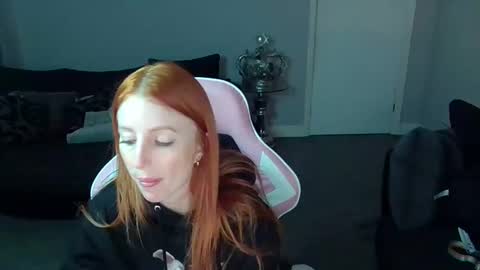 Snapshot of red_firesquirt chatting on March 5, 9:48 pm Red -  online show from March 5, 9:48 pm