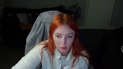 Snapshot of red_firesquirt chatting on January 8, 10:37 pm Red -  online show from January 8, 10:37 pm