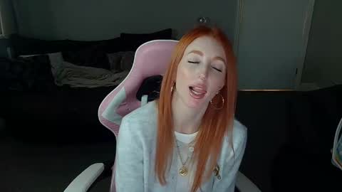 Snapshot of red_firesquirt chatting on January 24, 2:30 pm Red -  online show from January 24, 2:30 pm