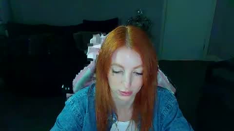 Snapshot of red_firesquirt chatting on February 28, 2:31 pm Red -  online show from February 28, 2:31 pm