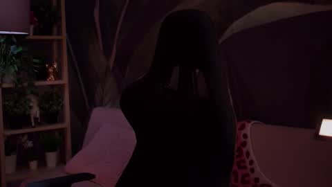 Snapshot of red_queeen chatting on September 21, 2:15 am QUEEN OF EVIL online show from September 21, 2:15 am