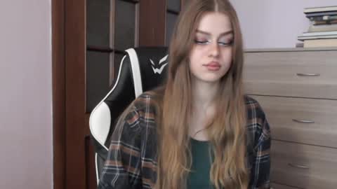 Lily online show from May 25, 3:45 am