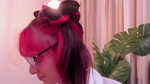 Snapshot of redmeloddy chatting on February 4, 10:45 pm Meloddy online show from February 4, 10:45 pm