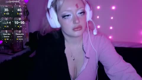 reiannmay online show from March 31, 1:17 am