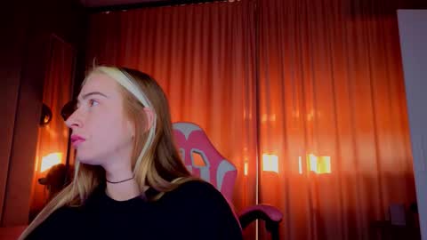 reina cummings online show from November 1, 6:56 am