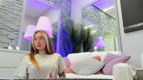 reina cummings online show from June 3, 5:54 am