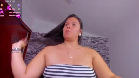 reina_loren online show from July 1, 3:48 am