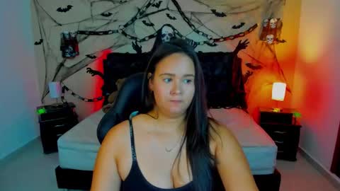 reina_loren online show from October 13, 9:28 pm