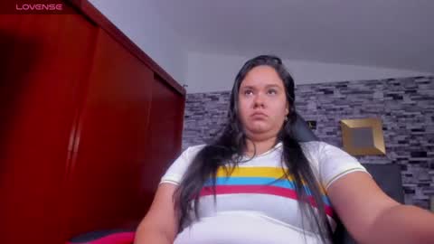 reina_loren online show from June 24, 10:33 am