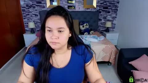 reina_loren online show from July 6, 6:21 am
