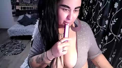 Desyree online show from May 13, 6:34 am