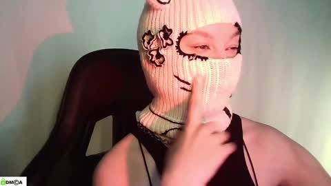 Renesme White Im here from Monday to Friday online show from May 1, 2:05 am