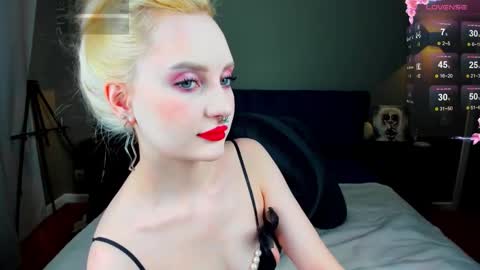 Ria Woods online show from January 18, 7:01 pm