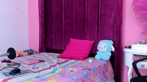 Rihanna hotx online show from September 25, 5:36 am