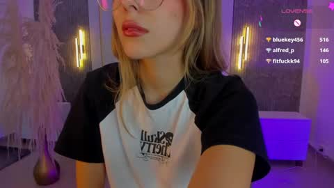 Riley Sierra online show from July 6, 3:03 pm