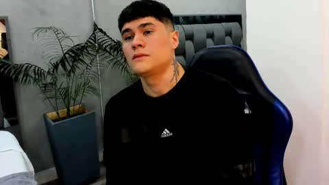 Roan Birkin online show from December 2, 9:02 pm