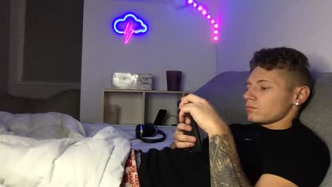 RoastingCorn online show from January 5, 9:59 am