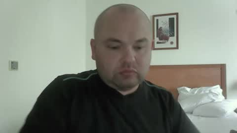 rob18997 online show from December 5, 11:19 am