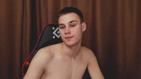 robert10211 online show from December 24, 7:44 pm