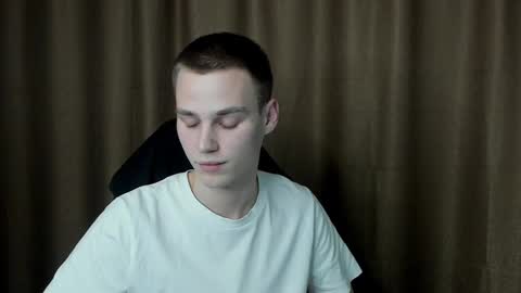 robert10211 online show from December 4, 8:23 pm