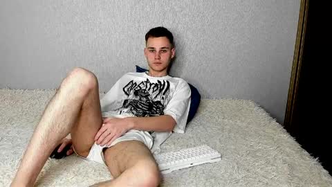 robert10211 online show from April 10, 5:50 pm