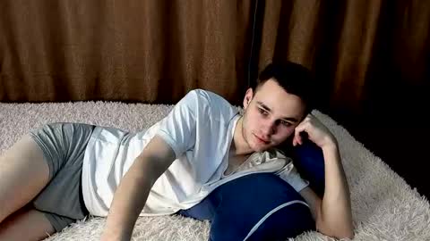 robert10211 online show from February 24, 5:32 am