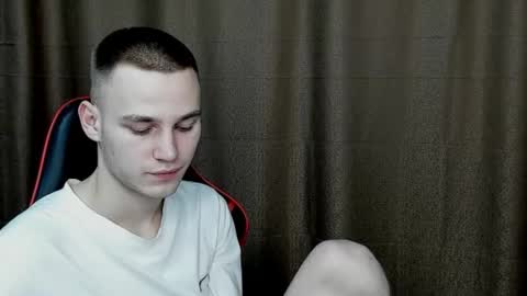 robert10211 online show from December 29, 9:20 pm