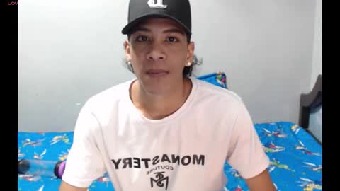 robert_kingg online show from February 12, 11:58 am