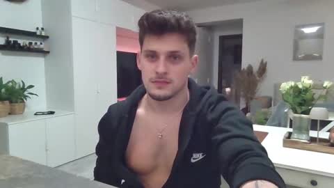 Roberto online show from February 12, 4:32 pm