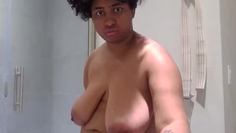 robintheneighbor online show from November 17, 6:38 am