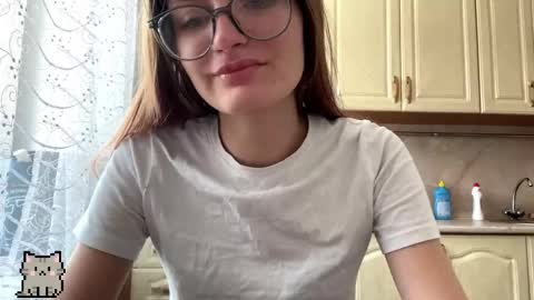 robynsentinella online show from January 7, 1:43 am