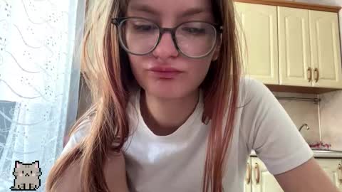 robynsentinella online show from January 9, 3:23 am