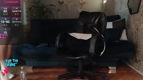 Snapshot of rogert_xx chatting on February 11, 7:02 am Rogert online show from February 11, 7:02 am