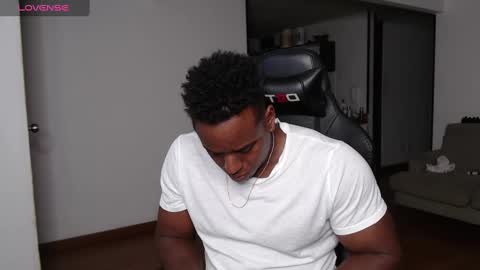 Snapshot of rogger_physique chatting on January 29, 1:37 am Rogger online show from January 29, 1:37 am