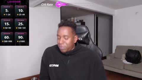 Snapshot of rogger_physique chatting on January 18, 2:36 am Rogger online show from January 18, 2:36 am