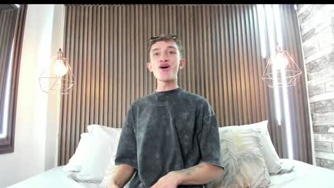 twink juli online show from February 8, 3:41 am