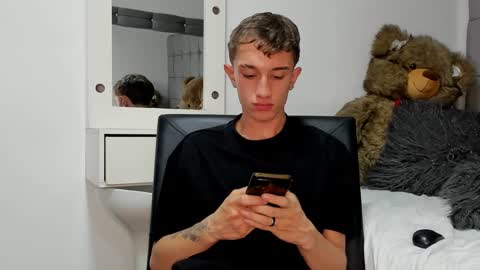 twink juli online show from December 29, 4:08 pm