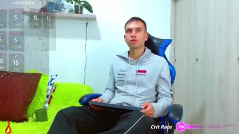 rolos_hot32 online show from September 12, 11:51 pm