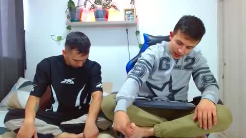 rolos_hot32 online show from November 15, 8:10 pm