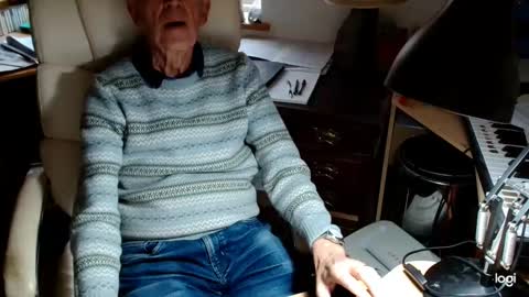 Snapshot of rolydawe chatting on October 17, 10:08 am rolydawe online show from October 17, 10:08 am