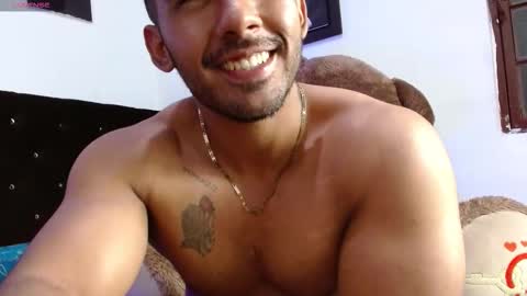 Snapshot of romanpearce_ chatting on October 21, 8:45 pm Roman online show from October 21, 8:45 pm