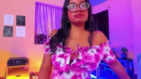 Snapshot of romantic_stargirl chatting on February 25, 1:00 pm Is A Belle online show from February 25, 1:00 pm
