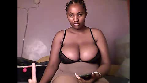 Romina 26 online show from May 11, 12:45 pm