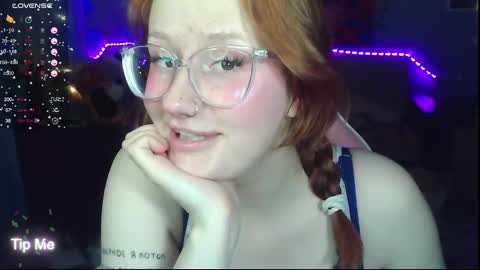 Snapshot of roniya_v chatting on December 23, 6:37 pm Spicy lady Kristy online show from December 23, 6:37 pm