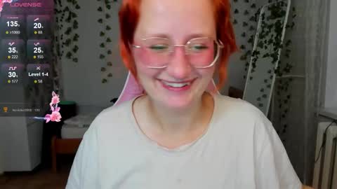 Snapshot of roniya_v chatting on October 1, 8:35 am Spicy lady Kristy online show from October 1, 8:35 am