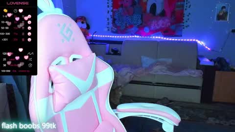 Snapshot of roniya_v chatting on January 17, 6:12 pm Spicy lady Kristy online show from January 17, 6:12 pm